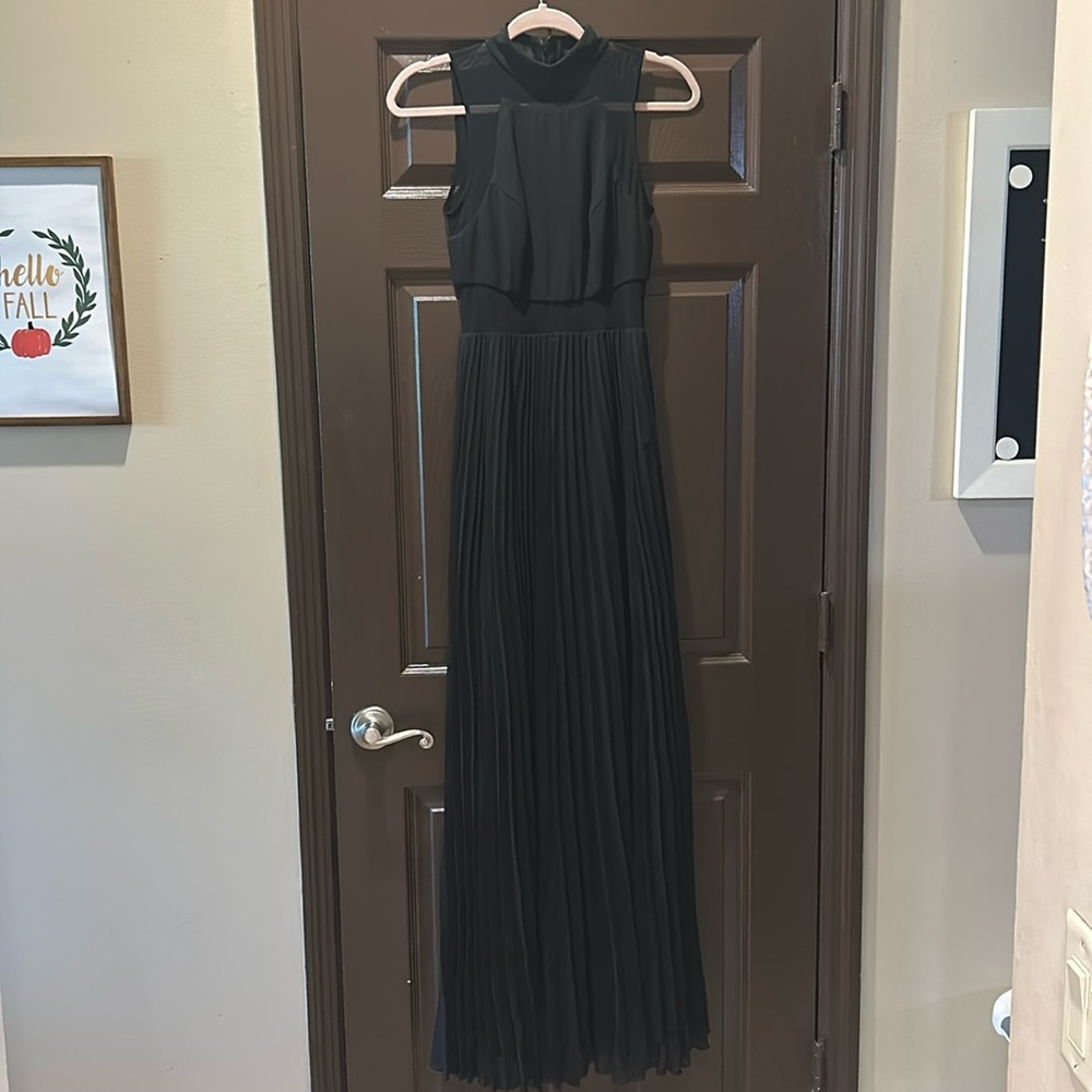 Elegant black sleeveless gown